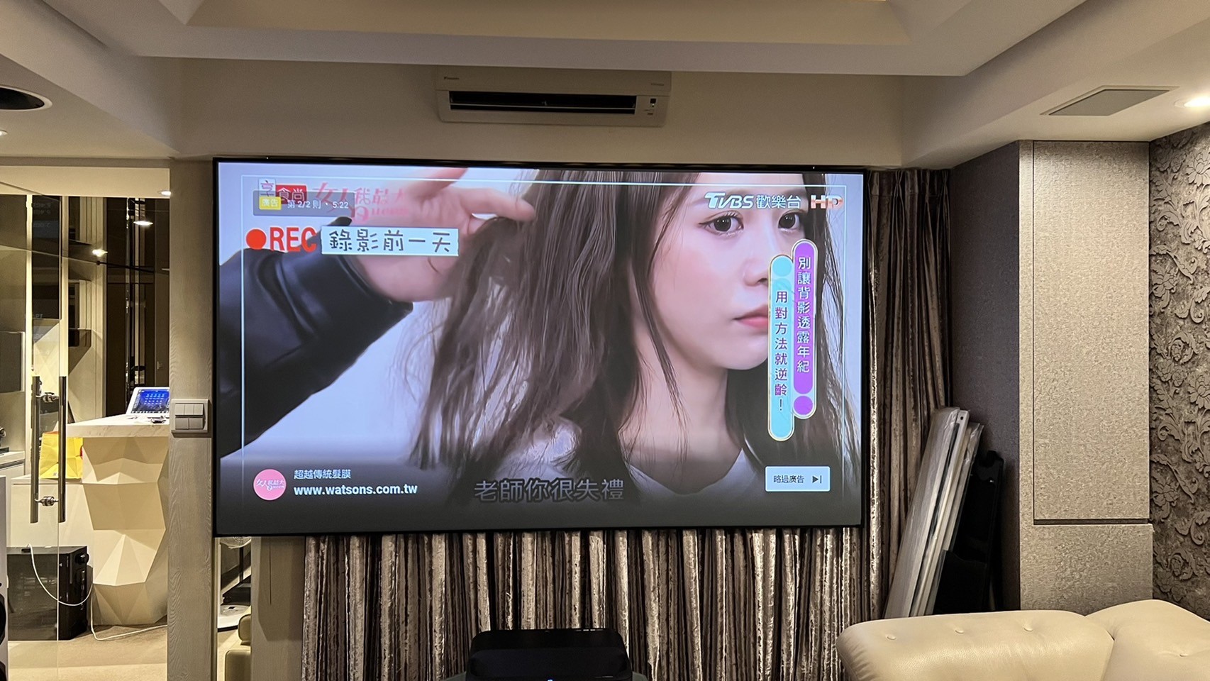 EpiqVision Ultra EH-LS300B投影機
